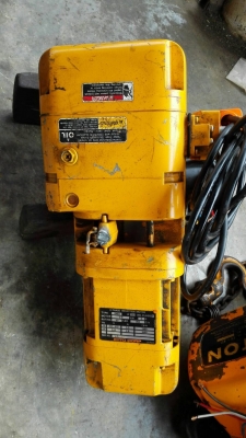 *** ขายแล้วครับ *** รอกโซ่ไฟฟ้า KITO 500 kg. 380V โซ่ยาว 6 m. สภาพใหม่มาก 95\% ดึงนุ่มเสียงเงียบ!! (ขาดตะขอ บน/ล่าง)