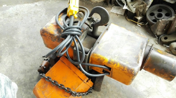 **** ขายแล้วครับ!! **** รอกโซ่ไฟฟ้า HITACHI 500 kg. 380V โซ่ยาว 6 m. อุปกรณ์ครบดึงนุ่มเงียบพร้อมใช้งาน **** ขายแล้วครับ!! **** รอกโซ่ไฟฟ้า HITACHI 500 kg. 380V โซ่ยาว 6 m. อุปกรณ์ครบดึงนุ่มเงียบพร้อมใช้งาน