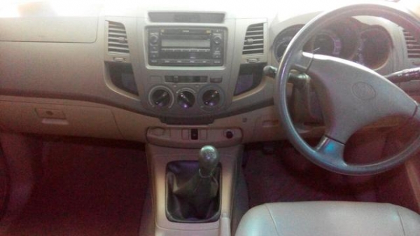 ขายเงินสด Toyota vigo D4D 2.5 VNturbo E Prerunner 2010