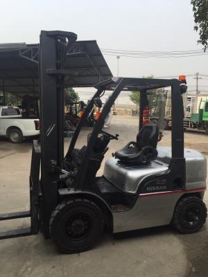 รถยก 2.5 ตันยี่ห้อ NISSAN เสายกสูง 6.0 เมตร ไซร์ชิฟ