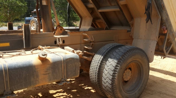 รถอีซูซุ 6 ล้อดั้ม FTR  240 แรงม้า  ปี 56.  ( รถวิ่ง 12x,xxx กม. )    สนใจติดต่อ  081 - 6079515