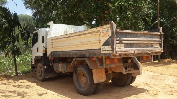 รถอีซูซุ 6 ล้อดั้ม FTR  240 แรงม้า  ปี 56.  ( รถวิ่ง 12x,xxx กม. )    สนใจติดต่อ  081 - 6079515