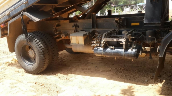 รถอีซูซุ 6 ล้อดั้ม FTR  240 แรงม้า  ปี 56.  ( รถวิ่ง 12x,xxx กม. )    สนใจติดต่อ  081 - 6079515