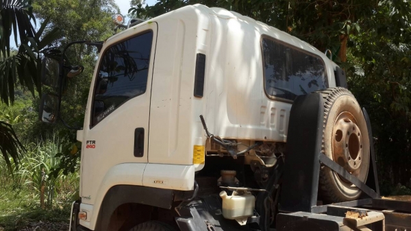 รถอีซูซุ 6 ล้อดั้ม FTR  240 แรงม้า  ปี 56.  ( รถวิ่ง 12x,xxx กม. )    สนใจติดต่อ  081 - 6079515