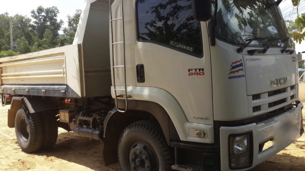 รถอีซูซุ 6 ล้อดั้ม FTR  240 แรงม้า  ปี 56.  ( รถวิ่ง 12x,xxx กม. )    สนใจติดต่อ  081 - 6079515