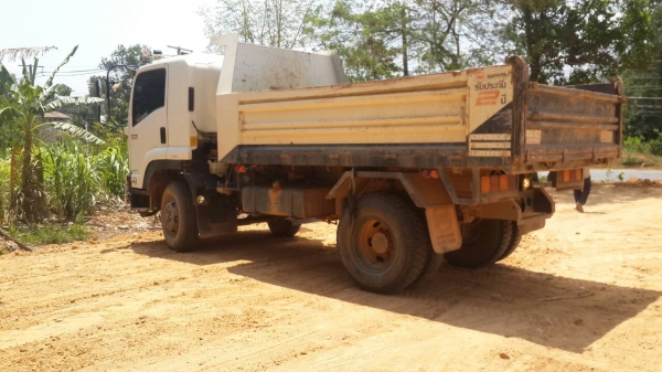 รถอีซูซุ 6 ล้อดั้ม FTR  240 แรงม้า  ปี 56.  ( รถวิ่ง 12x,xxx กม. )    สนใจติดต่อ  081 - 6079515