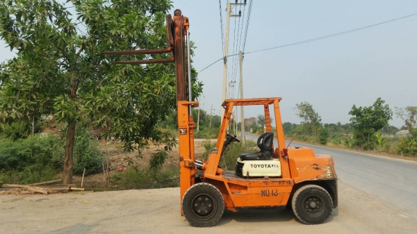 ขายด่วนรถยกดีเซล TOYOTA 4FD3.5ดีเซลยก3.5ตันเสาสูง3เมตรเกียรออโต้รถนอกเพิ่งเข้ามาใหม่ยังไม่เคยใช้งานในเมืองไทยเลย=รุ่นใหม่ขายถูกๆๆ