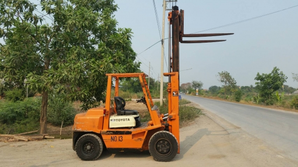 ขายด่วนรถยกดีเซล TOYOTA 4FD3.5ดีเซลยก3.5ตันเสาสูง3เมตรเกียรออโต้รถนอกเพิ่งเข้ามาใหม่ยังไม่เคยใช้งานในเมืองไทยเลย=รุ่นใหม่ขายถูกๆๆ