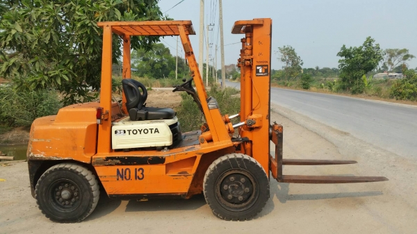 ขายด่วนรถยกดีเซล TOYOTA 4FD3.5ดีเซลยก3.5ตันเสาสูง3เมตรเกียรออโต้รถนอกเพิ่งเข้ามาใหม่ยังไม่เคยใช้งานในเมืองไทยเลย=รุ่นใหม่ขายถูกๆๆ