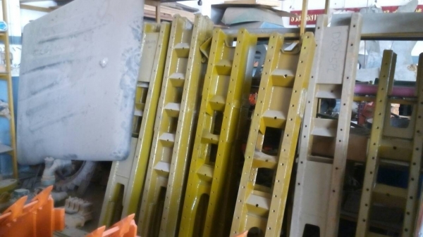 ขายเฟรมล่างรถแทรกเตอร์ โคมัสสุ D-20 รุ่น 3-5-6. ของใหม่ขายไม่แพง