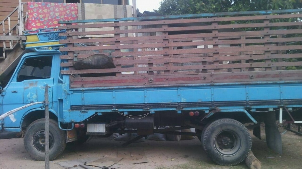 ขาย 6ล้อ อิซูสุ 100  แรง  ทะเบียน เอกสารพร้อมโอน