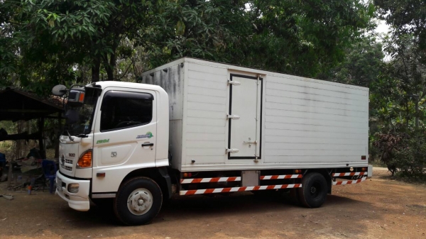 ขายหกล้อ ชีรี่ 500  ยาว 5.60 ม. ปี 56 สภาพป้ายแดงมาก่อนได้ก่อนครับ