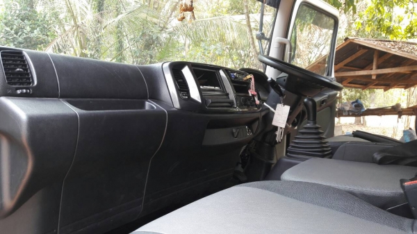 ขายหกล้อ ชีรี่ 500  ยาว 5.60 ม. ปี 56 สภาพป้ายแดงมาก่อนได้ก่อนครับ