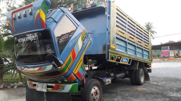 อีซุซุ KS32 เครื่อง 4BD1 2 เพลา สภาพพร้อมใช้ อีซุซุ KS32 เครื่อง 4BD1 2 เพลา สภาพพร้อมใช้