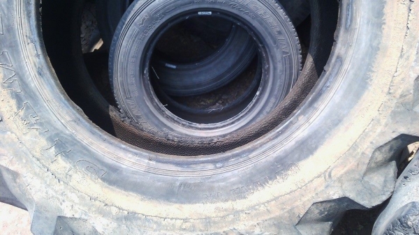 ขาย  ยางรถไถฟอร์ด  คู่ละ  7,000