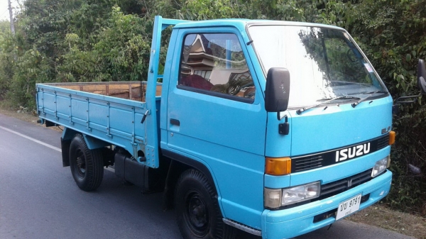ISUZU  4 ล้อ 75แรงม้า รถห้างไม่ติดเวลา