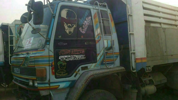 ขาย ISUZU 210 เครื่อง240 เกียร์ฟูเรอ สภาพสวยพร้อมใช้ ราคาต่อรองได้ ติดต่อได้ที่คุณ อ๊อฟ พิจิตร 086-737-9991