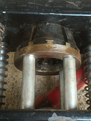 แท่นอัดย้ำหัวสายด้วยระบบไฮดรลกลิค ใช้งานย้ำหัวสายแบบต่างๆได้ เช่นสายพ่นทางการเกษตร งานไฮดรอลิกต่างๆ