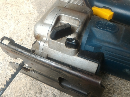 เลื่อยจิ๊กซอร์ไฟฟ้า ยี่ห้อ BOSGH  ปรับโมทการทำงานของใบเลื่อยขึ้นลงได้แบบต่างๆ