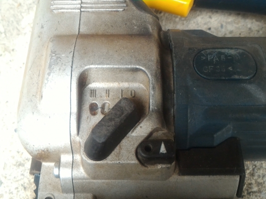 เลื่อยจิ๊กซอร์ไฟฟ้า ยี่ห้อ BOSGH  ปรับโมทการทำงานของใบเลื่อยขึ้นลงได้แบบต่างๆ