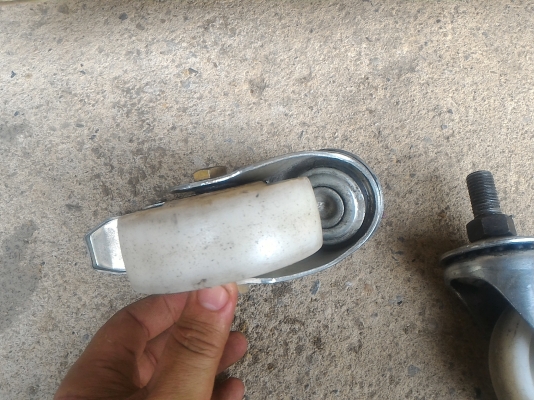 ล้อพลาสติกวิศวกรรม. 4"ลูกล้อไนล่อน ยี่ห้อ WAGEN Rollen จากเยรมัน ใช้งานมาน้อน สภาพ 95 \% ขึ้น