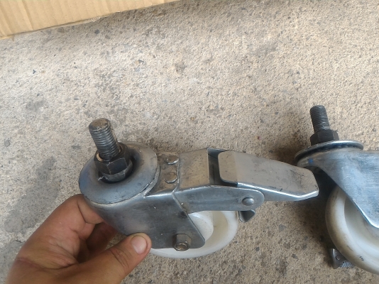 ล้อพลาสติกวิศวกรรม. 4"ลูกล้อไนล่อน ยี่ห้อ WAGEN Rollen จากเยรมัน ใช้งานมาน้อน สภาพ 95 \% ขึ้น