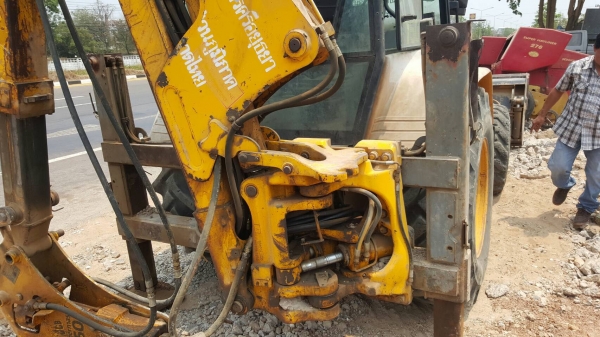 ขาย รถตักหน้าขุดหลัง 2 เพลา MF 750 เอกสารเล่มทะเบียนครบ เครื่องดี ปั้มดี มีไลน์แย็กแต่ไม่ให้หัวแย็ก มีบุ้งกี๋ให้ ราคาคุยกันได้ครับ