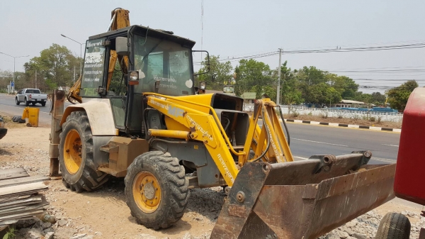 ขาย รถตักหน้าขุดหลัง 2 เพลา MF 750 เอกสารเล่มทะเบียนครบ เครื่องดี ปั้มดี มีไลน์แย็กแต่ไม่ให้หัวแย็ก มีบุ้งกี๋ให้ ราคาคุยกันได้ครับ