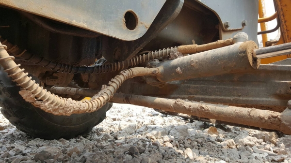 ขาย รถตักหน้าขุดหลัง 2 เพลา MF 750 เอกสารเล่มทะเบียนครบ เครื่องดี ปั้มดี มีไลน์แย็กแต่ไม่ให้หัวแย็ก มีบุ้งกี๋ให้ ราคาคุยกันได้ครับ