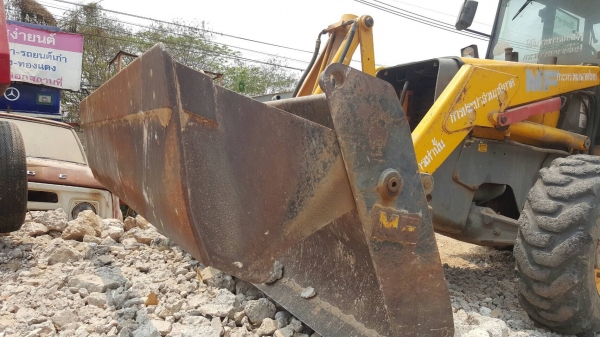 ขาย รถตักหน้าขุดหลัง 2 เพลา MF 750 เอกสารเล่มทะเบียนครบ เครื่องดี ปั้มดี มีไลน์แย็กแต่ไม่ให้หัวแย็ก มีบุ้งกี๋ให้ ราคาคุยกันได้ครับ