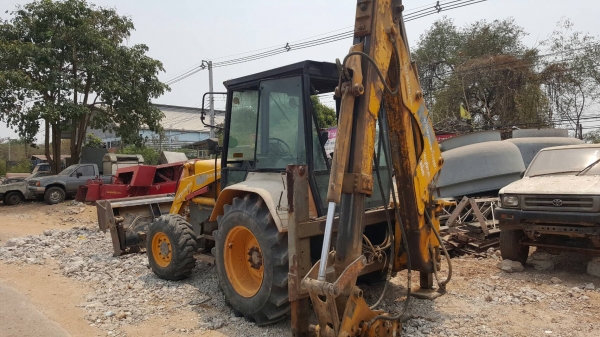 ขาย รถตักหน้าขุดหลัง 2 เพลา MF 750 เอกสารเล่มทะเบียนครบ เครื่องดี ปั้มดี มีไลน์แย็กแต่ไม่ให้หัวแย็ก มีบุ้งกี๋ให้ ราคาคุยกันได้ครับ