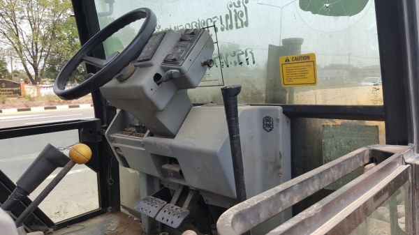 ขาย รถตักหน้าขุดหลัง 2 เพลา MF 750 เอกสารเล่มทะเบียนครบ เครื่องดี ปั้มดี มีไลน์แย็กแต่ไม่ให้หัวแย็ก มีบุ้งกี๋ให้ ราคาคุยกันได้ครับ