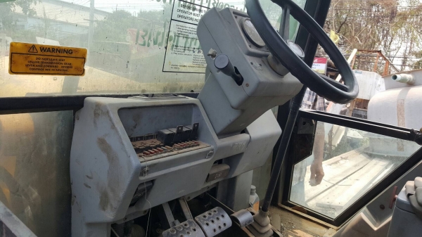 ขาย รถตักหน้าขุดหลัง 2 เพลา MF 750 เอกสารเล่มทะเบียนครบ เครื่องดี ปั้มดี มีไลน์แย็กแต่ไม่ให้หัวแย็ก มีบุ้งกี๋ให้ ราคาคุยกันได้ครับ