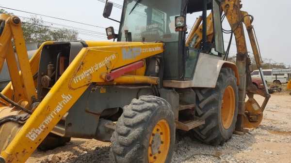 ขาย รถตักหน้าขุดหลัง 2 เพลา MF 750 เอกสารเล่มทะเบียนครบ เครื่องดี ปั้มดี มีไลน์แย็กแต่ไม่ให้หัวแย็ก มีบุ้งกี๋ให้ ราคาคุยกันได้ครับ