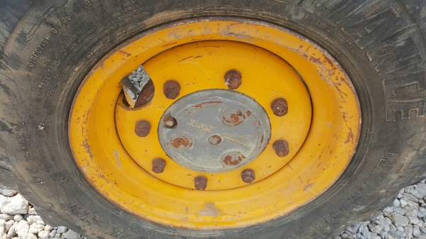 ขาย รถตักหน้าขุดหลัง 2 เพลา MF 750 เอกสารเล่มทะเบียนครบ เครื่องดี ปั้มดี มีไลน์แย็กแต่ไม่ให้หัวแย็ก มีบุ้งกี๋ให้ ราคาคุยกันได้ครับ