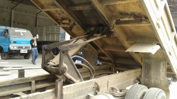 หกล้อ อีซูซุ KS110ฝาดำ ดั้ม ช่วงล่างท้าย F สภาพดีสวยพร้อมใช้ ทะเบียนพร้อมโอน ราคา 225,000บ ครับ