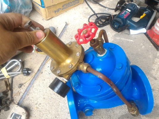 ประตูน้ำแบบทำงานทางเดียวด้วยระบบแรงดันของน้ำ ช่วยให้ควบคุมน้ำได้ง่าย