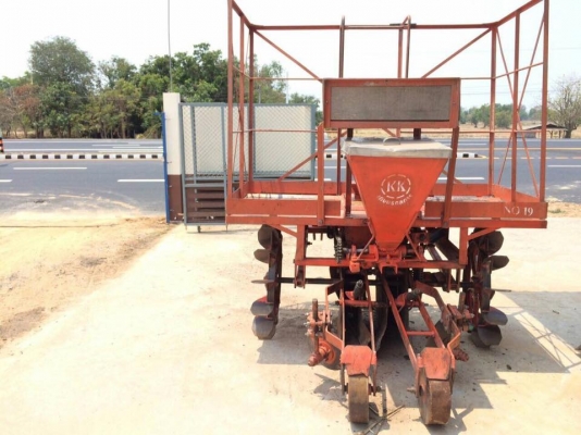 ขายเครื่องปลูกอ้อย ร่องคู่ ของ KK  ใช้กับรุ่นใหญ่ 60 แรงขึ้นไป และรถไถฟอด สภาพพร้อมใช้งาน