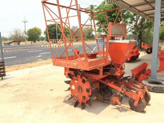 ขายเครื่องปลูกอ้อย ร่องคู่ ของ KK  ใช้กับรุ่นใหญ่ 60 แรงขึ้นไป และรถไถฟอด สภาพพร้อมใช้งาน