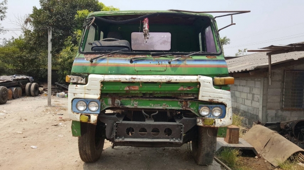 ขาย หัวคัสซี 10 ล้อ NISSAN เพลาเดียว เอกสารเล่มทะเบียนพร้อมชุดโอน เครื่อง PD6-T 260 แรงม้า(ไม่มีใบคุมเครื่อง) เกียร์ใหญ่สโลว์ท้ายเกียร์ คัสซีสวยตลอดเส้น ราคาต่อรองได้ครับ