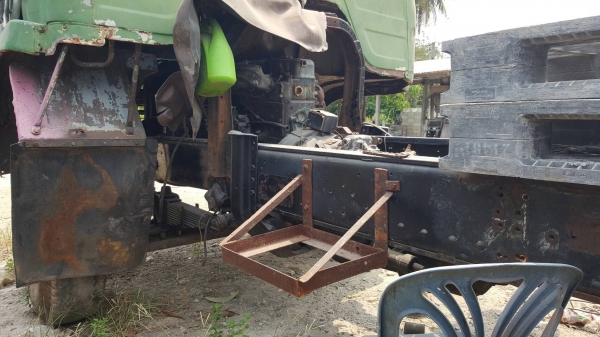 ขาย หัวคัสซี 10 ล้อ NISSAN เพลาเดียว เอกสารเล่มทะเบียนพร้อมชุดโอน เครื่อง PD6-T 260 แรงม้า(ไม่มีใบคุมเครื่อง) เกียร์ใหญ่สโลว์ท้ายเกียร์ คัสซีสวยตลอดเส้น ราคาต่อรองได้ครับ