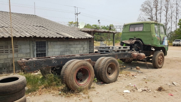 ขาย หัวคัสซี 10 ล้อ NISSAN เพลาเดียว เอกสารเล่มทะเบียนพร้อมชุดโอน เครื่อง PD6-T 260 แรงม้า(ไม่มีใบคุมเครื่อง) เกียร์ใหญ่สโลว์ท้ายเกียร์ คัสซีสวยตลอดเส้น ราคาต่อรองได้ครับ