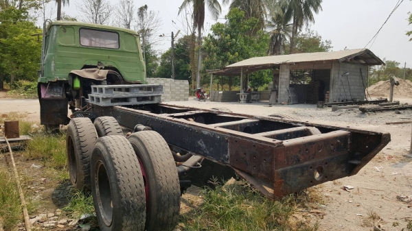 ขาย หัวคัสซี 10 ล้อ NISSAN เพลาเดียว เอกสารเล่มทะเบียนพร้อมชุดโอน เครื่อง PD6-T 260 แรงม้า(ไม่มีใบคุมเครื่อง) เกียร์ใหญ่สโลว์ท้ายเกียร์ คัสซีสวยตลอดเส้น ราคาต่อรองได้ครับ