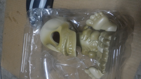 ของเล่นแบบกระโหลกผี่ขยับได้ มีแสงสีแดงที่ดวงตาฉายออกมาให้ใช้ปืนที่ให้มายิงจะมีเสียงต่างๆ