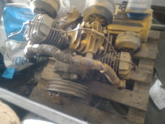 หัวปั็มลมขนาดใหญ่ แบบ 4 สูบ ยี่ห้อ SWAN จากญี่ปุ่นสภาพดูจากภาพนอกไม่รั่วไม่ซึม ไม่มีรอยน้ำมัน