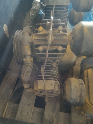 หัวปั็มลมขนาดใหญ่ แบบ 4 สูบ ยี่ห้อ SWAN จากญี่ปุ่นสภาพดูจากภาพนอกไม่รั่วไม่ซึม ไม่มีรอยน้ำมัน