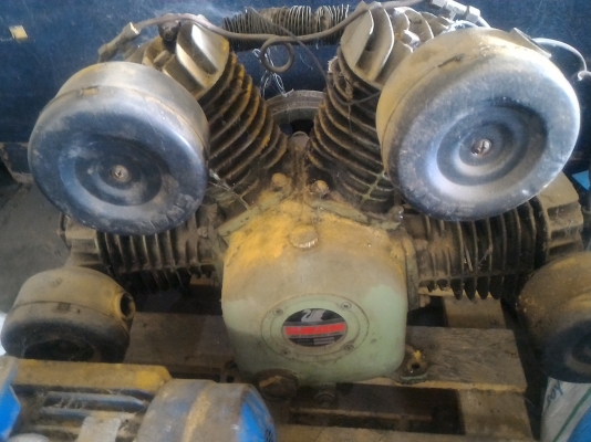 หัวปั็มลมขนาดใหญ่ แบบ 4 สูบ ยี่ห้อ SWAN จากญี่ปุ่นสภาพดูจากภาพนอกไม่รั่วไม่ซึม ไม่มีรอยน้ำมัน