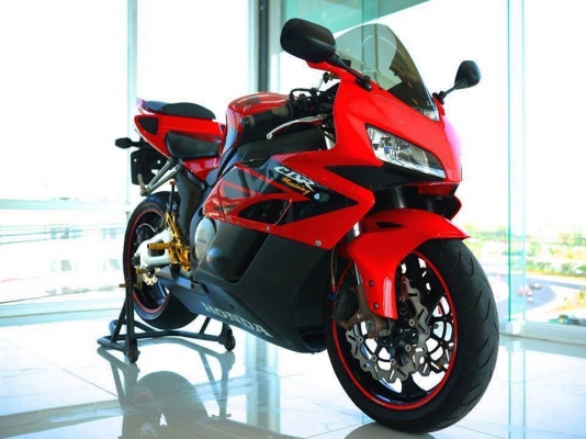 ขาย Honda Cbr1000 2005 พร้อมทะเบียนแท้โอนขนส่ง รถสวยมากๆเจ้าของเก่าดูแลอย่างดี สภาพเครื่องสดๆ