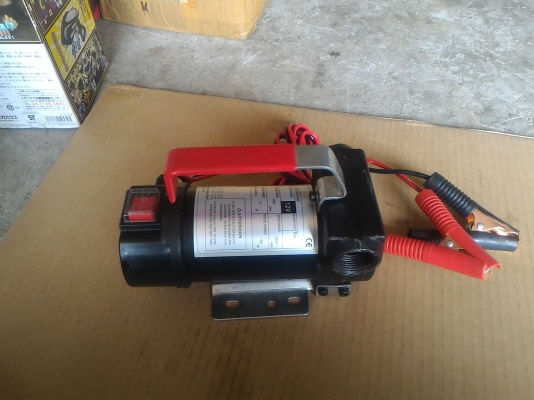 ปั๊มดูด - จ่าย เอนกประสงค์ น้ำ , น้ำมัน , ของเหลวอื่น แบบใช้ไฟ DC 12 V.  มีกำลัง 155 W. อัตราการไหล 40 ลิตร/นาที จ่ายขึ้นได้สูง 10 ม. ท่อ 1 นิ้ว
