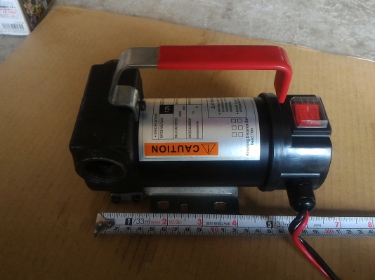 ปั๊มดูด - จ่าย เอนกประสงค์ น้ำ , น้ำมัน , ของเหลวอื่น แบบใช้ไฟ DC 12 V.  มีกำลัง 155 W. อัตราการไหล 40 ลิตร/นาที จ่ายขึ้นได้สูง 10 ม. ท่อ 1 นิ้ว
